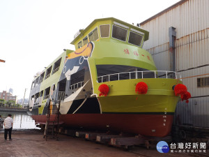 全亞洲第一艘電力渡輪「旗福一號」11/2正式下水測試。（圖／記者何沛霖攝）