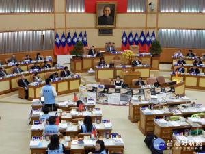 議會市政總質詢2日由黃永昌、林國春、洪佳君、陳儀君、宋雨蓁、楊春妹、林金結、蔡明堂等議員聯合質詢。（圖／記者黃村杉攝）