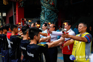 106年嘉義市中小聯運聖火啟用典禮 鎮天宮引燃傳遞