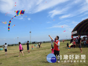 大甲區公所前年在復育公園承辦家庭放風箏活動，有親情、有浪漫
，難得的熱鬧畫面，今年訂十一月二十五日舉辦，公所開始接受報名。（記者陳榮昌攝）