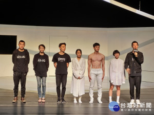 圖說:蔡博丞跟他的舞者團隊10月29日在台中歌劇院中劇場演出4隻重要舞碼。（圖/記者賴淑禎攝）