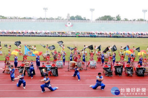 全市聯合運動大會安平國中劍獅鼓隊和武術隊擔綱開幕表演。