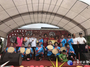 桃園市在平鎮區新勢公園舉辦「106年度全國社區民俗育樂活動觀摩會」，展現各地民俗文化特色。