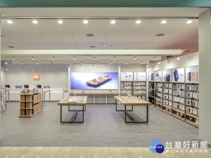 小米台南店11/19盛大開幕，限定人氣商品1折帶回家。