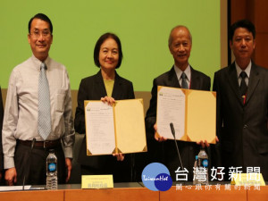 弘光科技大學積極推動相關課程，培育產業人才，與台灣電子產銷協會簽訂產學合作，希望將電子影音產品升級。（記者陳榮昌攝）