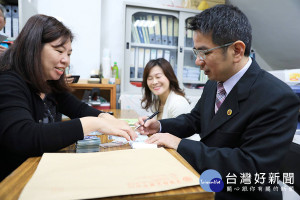 宜蘭市長江聰淵至民進黨宜蘭縣黨部辦妥市長提名登記。（圖／江聰淵後援會提供）