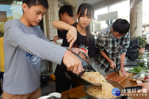 北台南家扶學童廚藝一級棒。