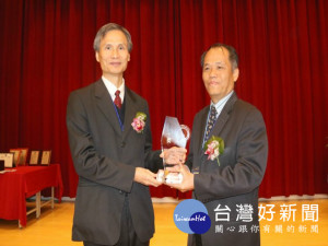 
弘光科技大學積極強化辦學績效及品質，獲中華民國品質學會頒發卓越經營品質獎的最高榮譽「標竿獎」。（記者陳榮昌攝）