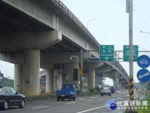 國道高速公路局北區工程處因施工修繕橋面伸縮縫的關係，11月28、29日(星期二、三) 22時開始至翌日6時止，將封閉國道1號內壢交流道中壢方向南下入口，南下車輛請改道大園方向入口匝道行駛。（圖／Wikipedia）