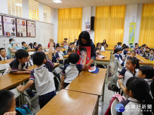 寶桑國小師生參訪台東縣警局　警方宣導犯罪預防觀念