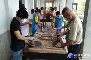六甲國中木工技藝課程成效良好。