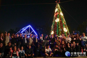 迎接聖誕節的到來，長榮大學舉辦點燈感恩禮拜活動。