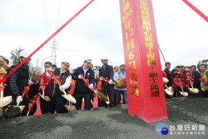 市長朱立倫、議員林金結、黃永昌等出席土城大安市民活動中心開工動土儀式。（圖／記者黃村杉攝）