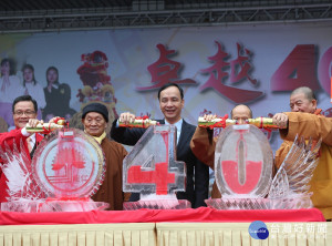 新北市長朱立倫前往能仁家商，祝賀40周年校慶。（圖／記者黃村杉攝）