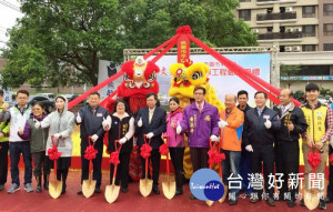 市長鄭文燦前往平鎮區民俗文化公園，出席「民俗文化公園天幕工程開工動土典禮」。

