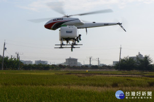 農業局今在「北台南」六甲區林鳯營陸橋下舉辦無人機農噴示範暨技術交流。