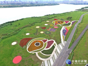 鴨鴨主題公園的「聖誕鴨鴨」，色彩繽紛炫爛壯觀，是聖誕節賞花踏青打卡好地方！（圖／高管處提供）