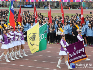 台南女中百歲校慶運動會，熱鬧喜氣登場。