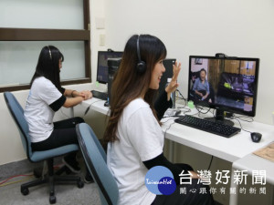 
瑪帛科技進駐弘光校園讓學生實習，結合電視和長輩進行遠端視訊，增加產學合作的深度。（記者陳榮昌攝）