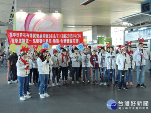 神圳國中到高鐵台中站演出。林重鎣攝