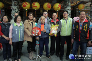 立委蔡易餘聯名泰山企業配合布袋嘉應廟冬至送暖，連續舉辦十八年