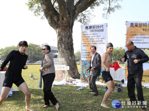 就職3週年記者會　張花冠大跳時下最夯的抖肩舞