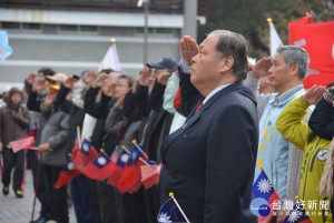 澎湖元旦升旗　民眾高唱國歌迎接新年