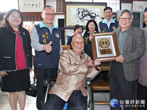 苗栗竹藤編大師張憲平榮獲國家工藝成就獎　徐耀昌登門道賀