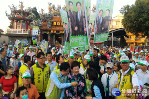 前副總統日昨前來力挺黃偉哲參選台南市長。