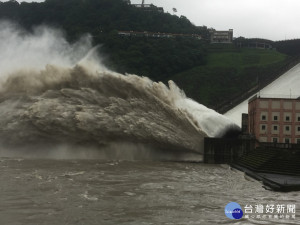 石門水庫展開清淤作業，以水力及開挖方式並進，以增加水庫使用壽命。（圖／記者陳寶印攝）
