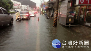 桃園區後火車站淹水情形。

