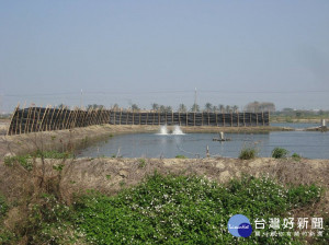 依據中央氣象局預報，9日至11日受強烈大陸冷氣團或寒流影響，各地氣溫將持續偏低，預估台南以北及東北部清晨及夜晚的低溫將下探8至10度，空曠地區甚至下探至7度左右。為避免業者造成損失，農委會籲請農友加強防範，尤其漁業養殖業者應加強準備低溫防範措施。（圖／農委會）