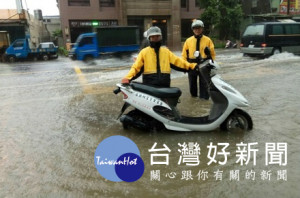 106年7月1日豪雨平鎮區南平路淹水情形。

