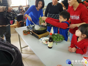 台東長濱竹湖社區愛德協會　烹煮野菜料理與幼童共進午餐