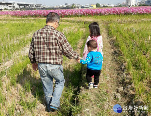 少子化影響人口結構等問題。（記者扶小萍攝）