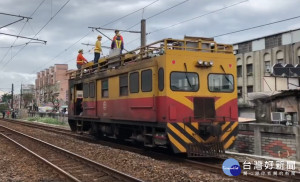 山佳站電車線斷落影響萬人 　台鐵：對號車延誤逾45分可退全額（圖／翻攝臉書fun臺鐵）