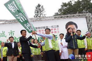 角逐民進黨台南市長提名的黃偉哲重申 落實「乾乾淨淨的選舉，用理想感動選民」高格調選戰。