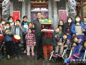 心路學童參訪竹蓮寺 表演舞獅獲讚賞
