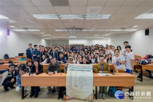 高中生人文經典閱讀競賽長榮大學舉行，有13組隊伍報名參賽。