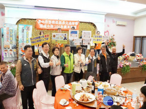 霧峰分局到餐廳宣導勿酒駕。林重鎣攝