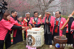 活動首先由熱鬧的震春喚櫻儀式揭開序幕