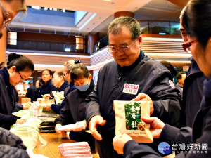 冷天送暖慈濟冬令發放物資  桃園慈濟物資打包起動(社會局長古梓龍)