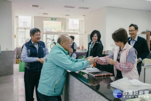 民進黨嘉義縣長初選候選人張明達訪鹿草鄉公所和農會，相談基歡