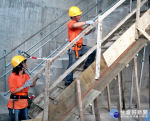 檢查發現營造工地的現場缺失高達185項。（圖／勞動檢查處提供）