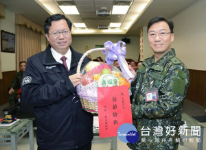 桃園市長鄭文燦率領市府團隊前往龍潭區陸軍航空第601旅勞軍。