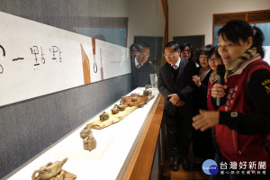 大手拉小手 腦性麻痺協會師生親子聯手創作溫馨開展