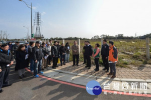 桃園市長鄭文燦前往龜山區，會勘機場捷運A7站地區水資源回收中心設置。

