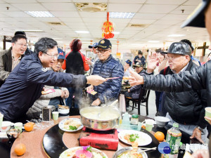 八德榮家桃園榮家除夕圍爐   市長探視祝狗年健康平安