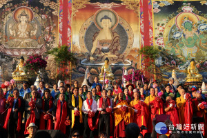 2018台灣燈會藏傳佛教嘎檔巴燈區祈福點燈，祝福台灣燈會圓滿成功