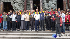 桃園市長鄭文燦前往楊梅區奉天宮、錫福宮、頭重溪三元宮參香祈福。